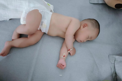 沙河宝宝先长上牙还是下牙