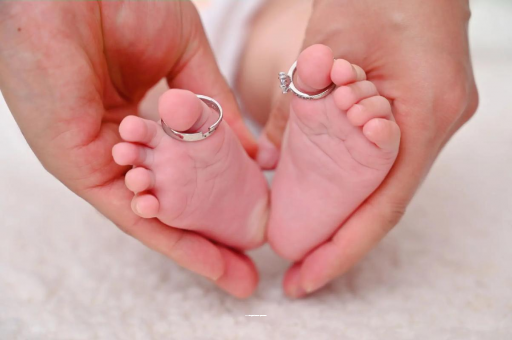 沙河怀孕肚子一边高一边低